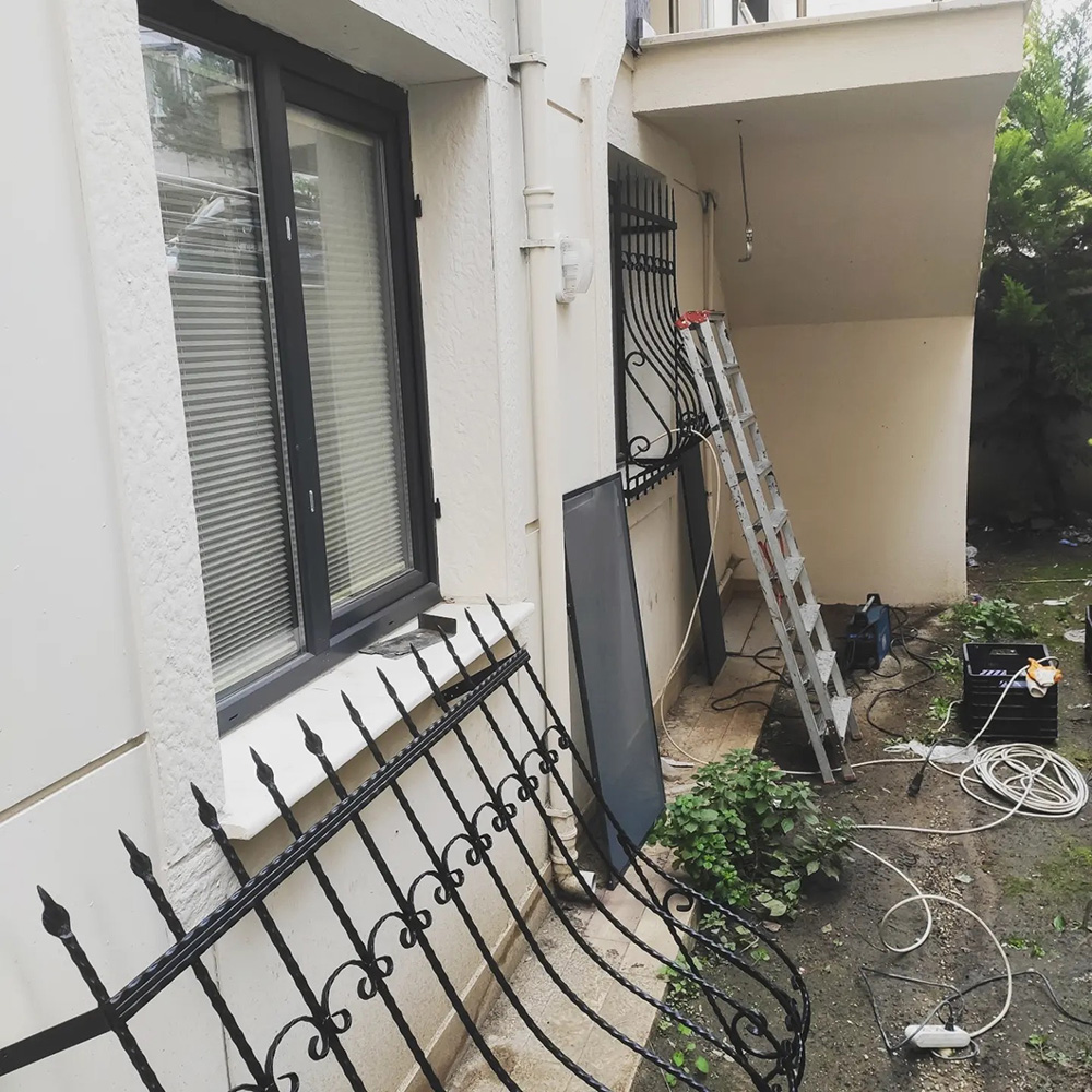 alüminyum korkuluk,camlı korkuluk,ferforje,korkuluk,pleksi korkuluk,cam balkon