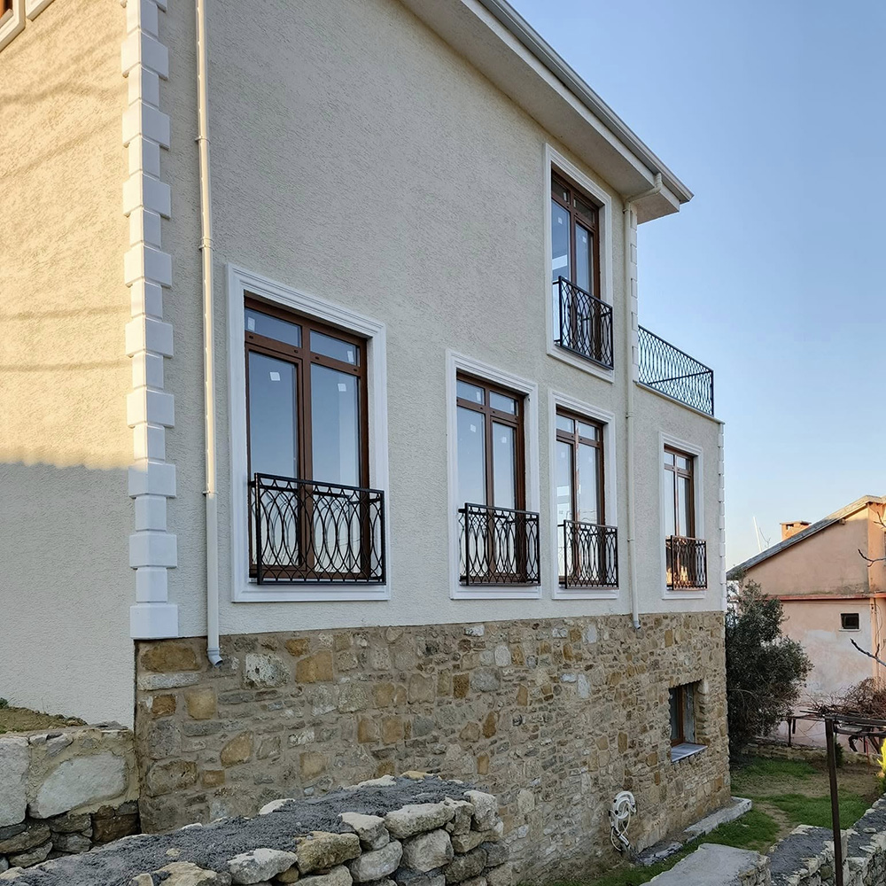 alüminyum korkuluk,camlı korkuluk,ferforje,korkuluk,pleksi korkuluk,cam balkon