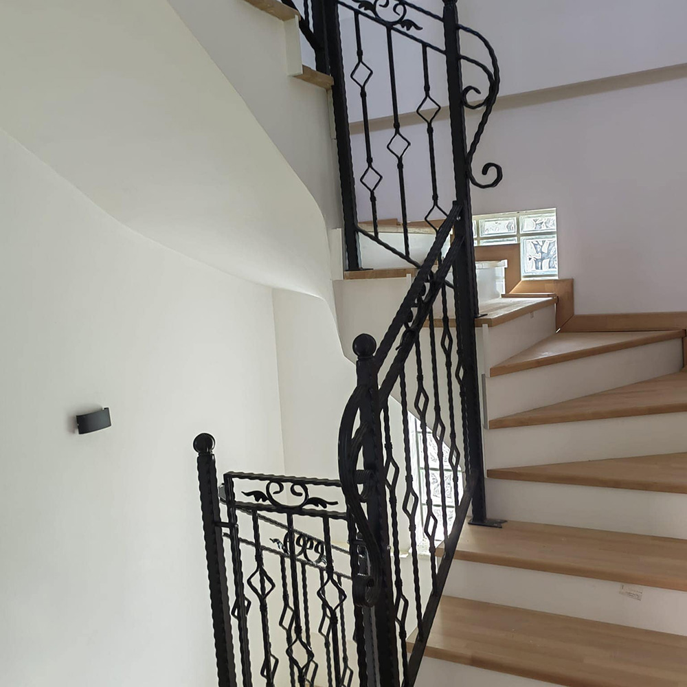 alüminyum korkuluk,camlı korkuluk,ferforje,korkuluk,pleksi korkuluk,cam balkon