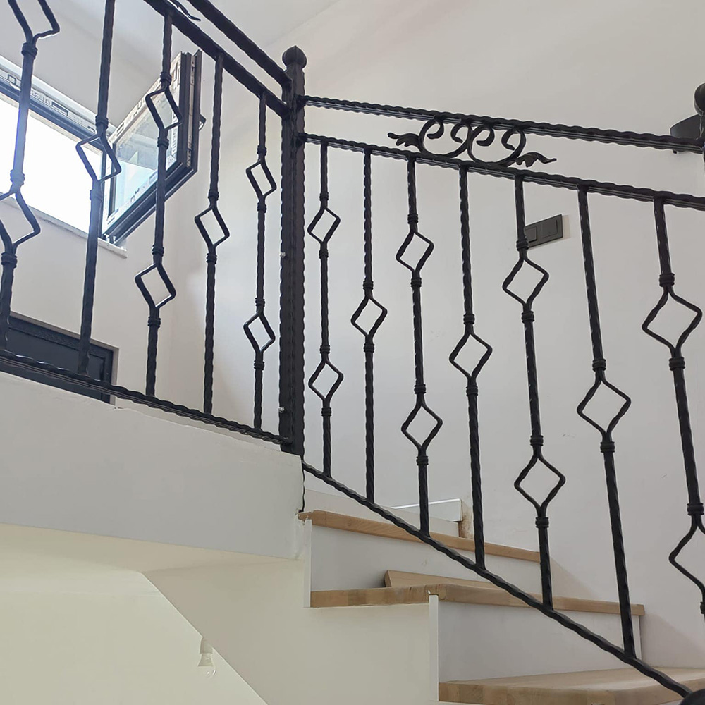 alüminyum korkuluk,camlı korkuluk,ferforje,korkuluk,pleksi korkuluk,cam balkon