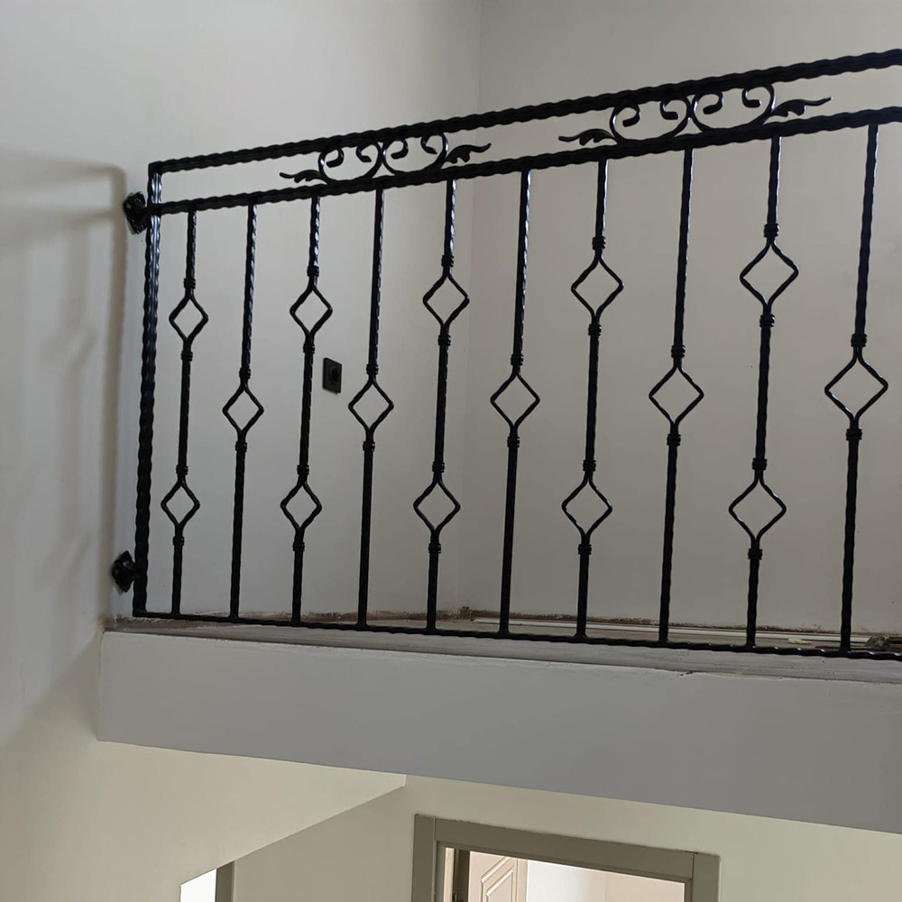 alüminyum korkuluk,camlı korkuluk,ferforje,korkuluk,pleksi korkuluk,cam balkon