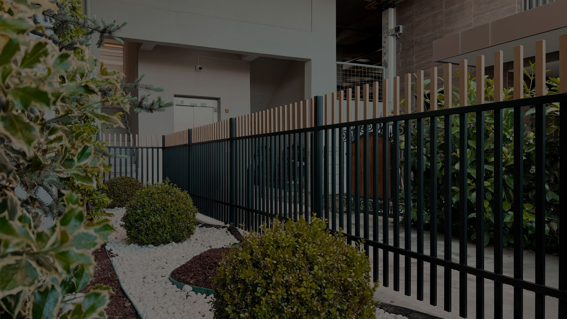 alüminyum korkuluk,camlı korkuluk,ferforje,korkuluk,pleksi korkuluk,cam balkon